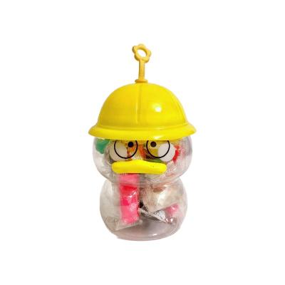 صلصال تشكيل معروض في عبوة على شكل بطة وردية.