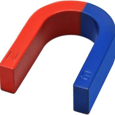 مغناطيس على شكل حرف U، عمود تجربة فيزيائية، تعليم باللون الأحمر والأزرق، مغناطيس حدوة حصان 